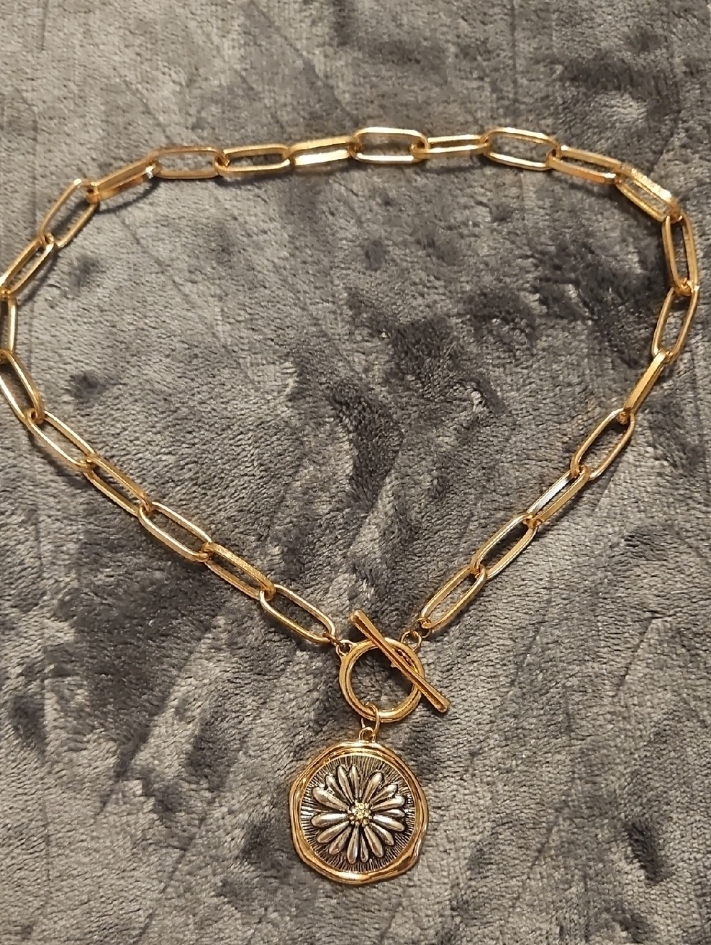 Gold Daisy Pendant Toggle Chain Necklace - Women Jewelry